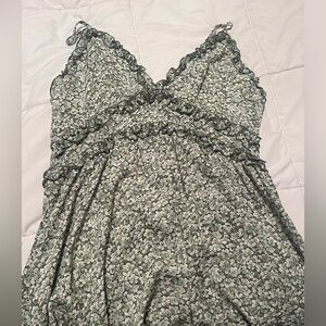 Green dress with flowers. Women’s size medium. Never worn.